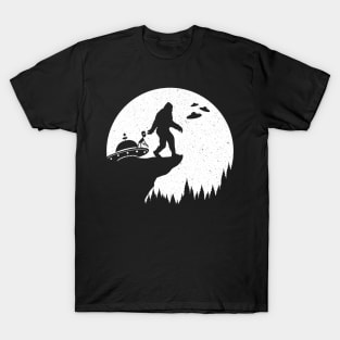 Alien And Bigfoot Ufos T-Shirt